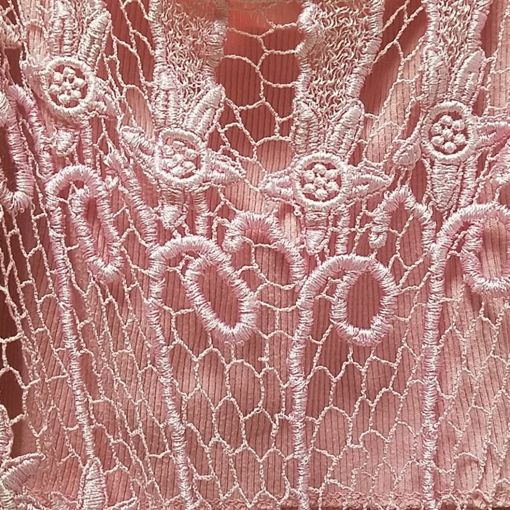 Thread Pattern Tank Top - Picture 3 of 3